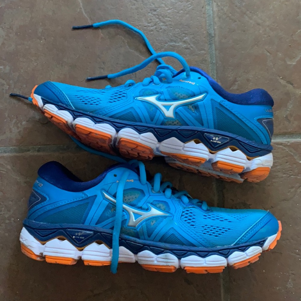 Mizuno Wave Sky 2